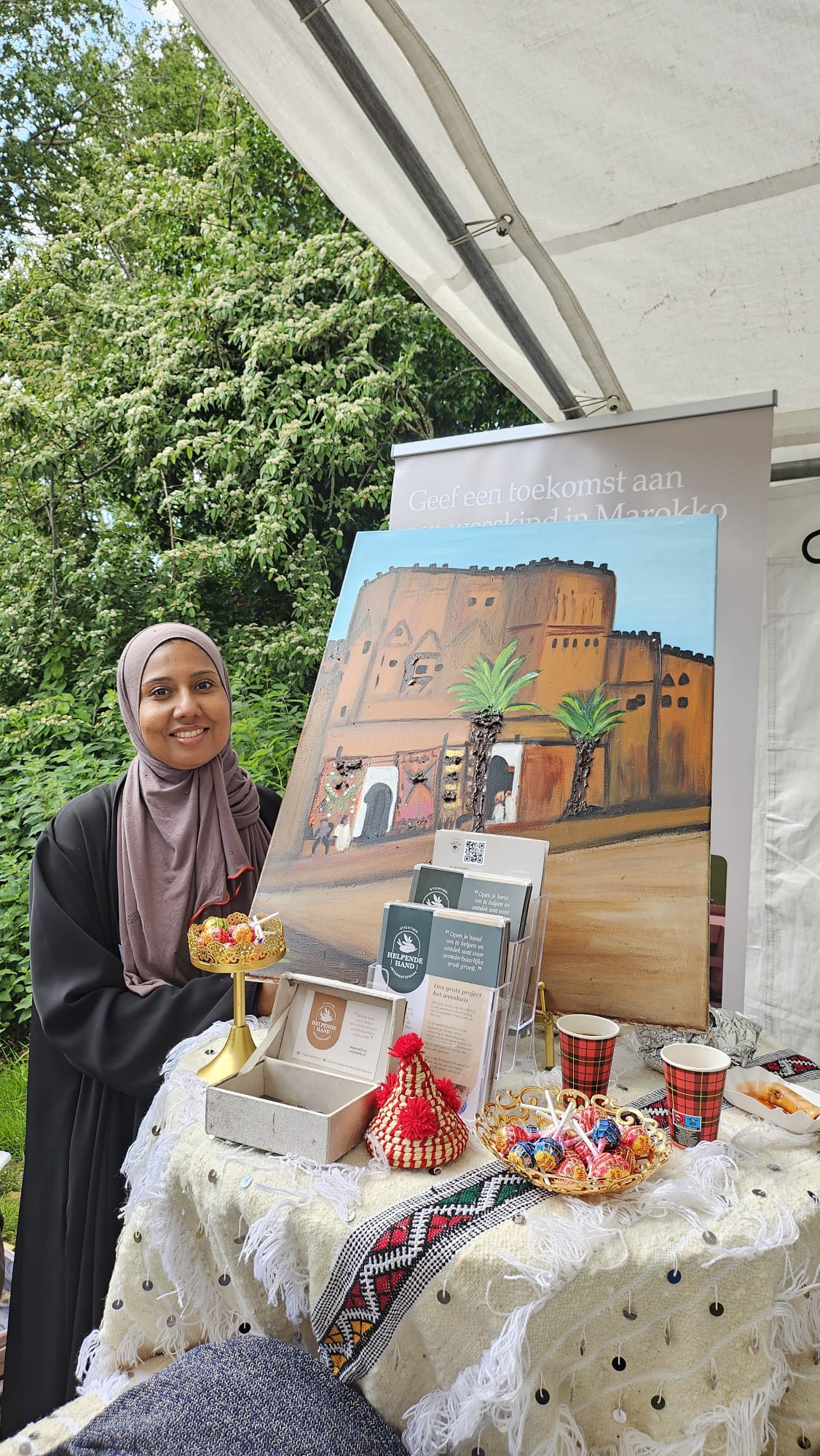 Bilal Sisters.. markt bij de moskee